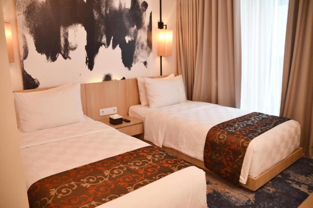 Louis Kienne Cikarang Hotel & Service Apartment Bekasi Exteriör bild