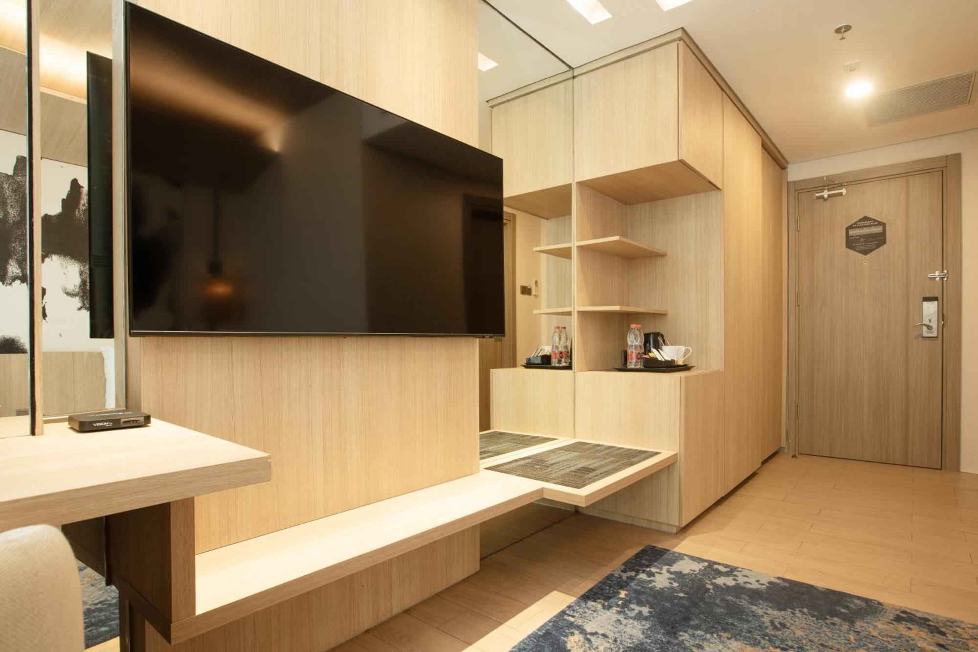Louis Kienne Cikarang Hotel & Service Apartment Bekasi Exteriör bild