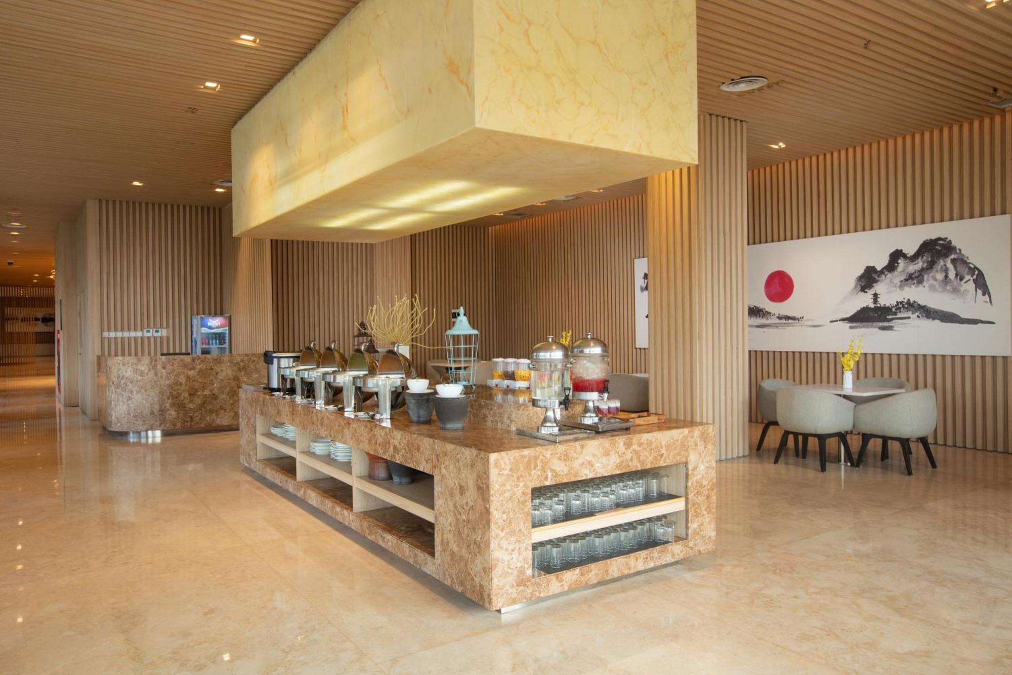 Louis Kienne Cikarang Hotel & Service Apartment Bekasi Exteriör bild